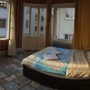  Hostel Castle